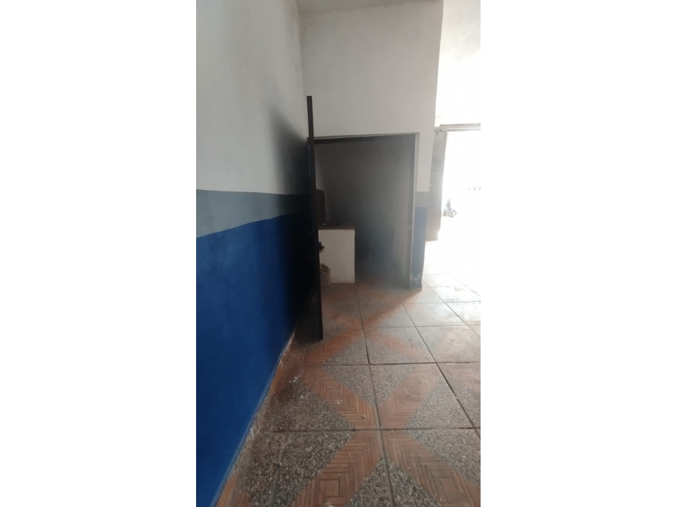 AMPLIO LOCAL COMERCIAL EN COLONOS - 4