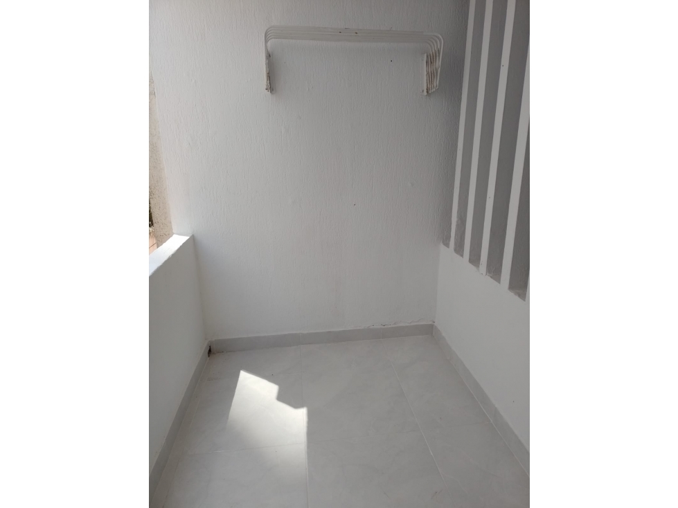 APARTAMENTO DE 1 ALCOBA PARA ARRIENDO EN EL LAGUITO — foto 3