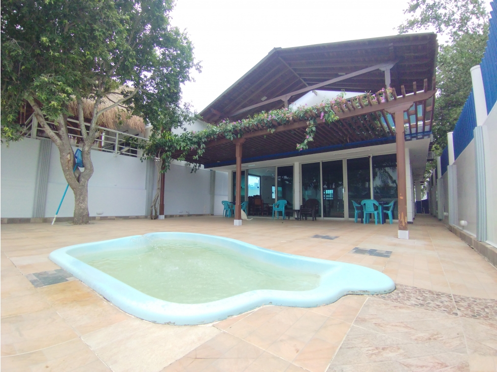 CASA DE PLAYA CON 9 ALCOBAS FRENTE AL MAR EN MARLINDA - 1