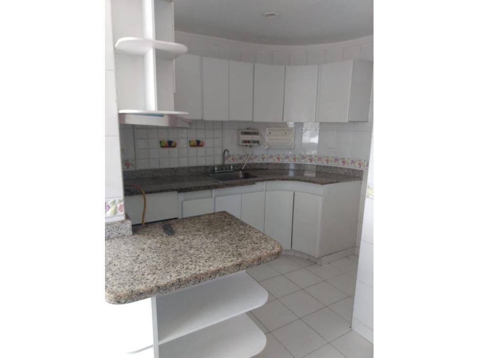 APARTAMENTO DE 3 ALCOBAS PARA VENTA EN MARBELLA FRENTE AL MAR — foto 4