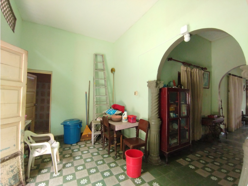 CASA LOTE DE 392 M2 SOBRE AV PRINCIPAL PARA VENTA EN ALCIBIA - 2
