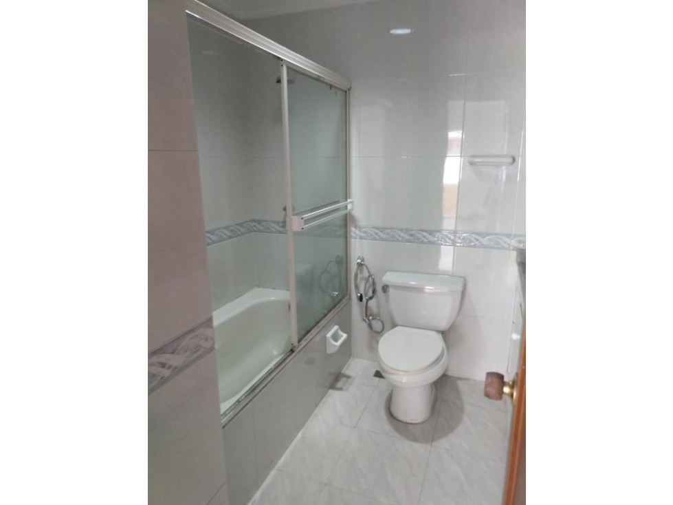 APARTAMENTO DE 3 ALCOBAS PARA VENTA EN MARBELLA FRENTE AL MAR — foto 6