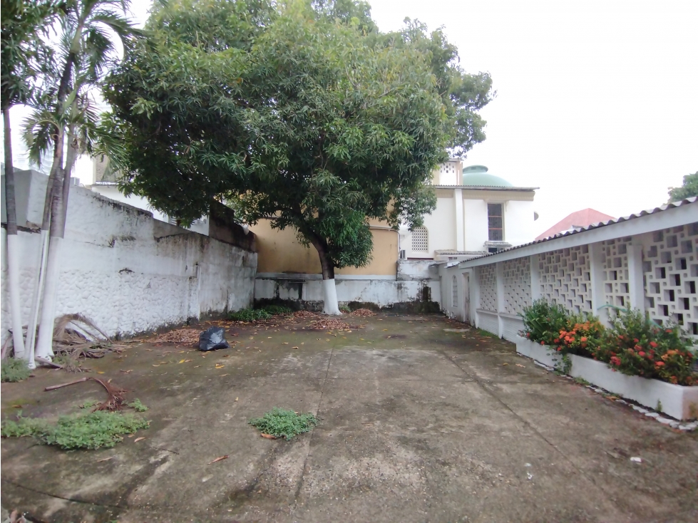 CASA AMPLIA DE 7 ALCOBAS PARA VENTA EN MANGA