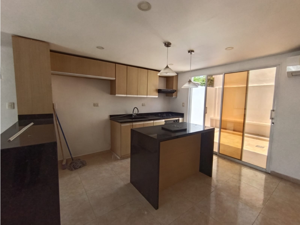 CASA DE 5 ALCOBAS PARA ARRIENDO EN CRESPO