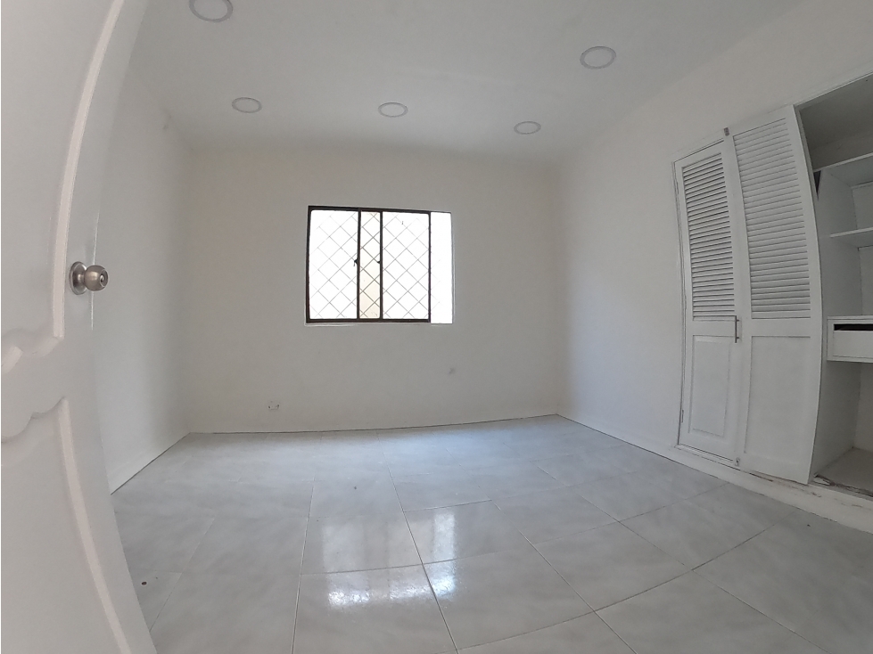 CASA COMERCIAL CON 5 ALCOBAS PARA ARRIENDO EN PIE DE LA POPA — foto 4