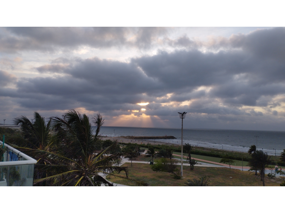 APARTAMENTO DE 2 ALCOBAS CON VISTA AL MAR EN CRESPO PARA VENTA — foto 2