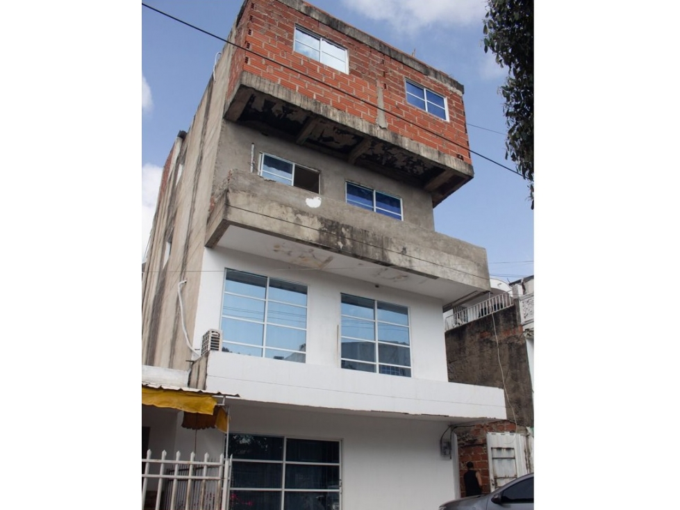 EDIFICIO DE 4 PISOS PARA VENTA EN EL BARRIO BLAS DE LEZO - 6