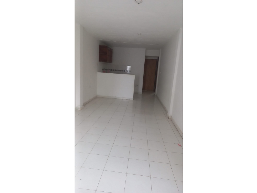 VENTA CASA DE 3 PISOS DIVIDIDA EN APTOS EN LOS CALAMARES