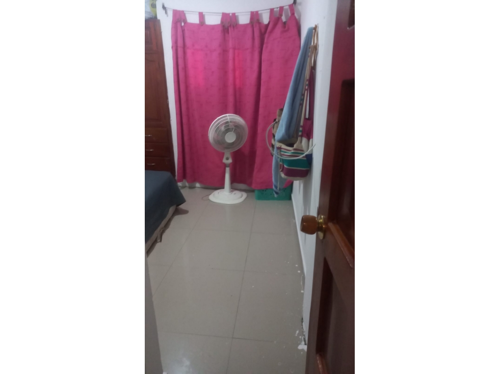 VENTA CASA DE 3 PISOS DIVIDIDA EN APTOS EN LOS CALAMARES — foto 3