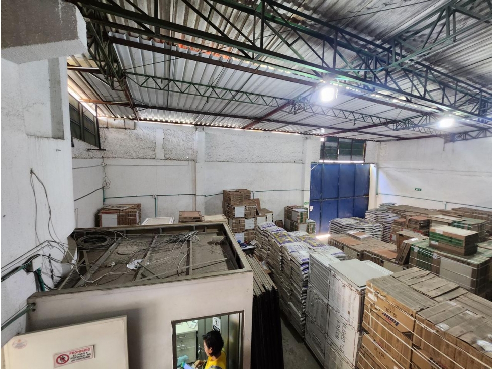 BODEGA DE 312 M2 PARA VENTA EN EL PRADO - 2