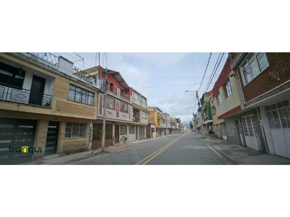 Casa de 3 niveles, 260 m² San Rafael, Puente Aranda