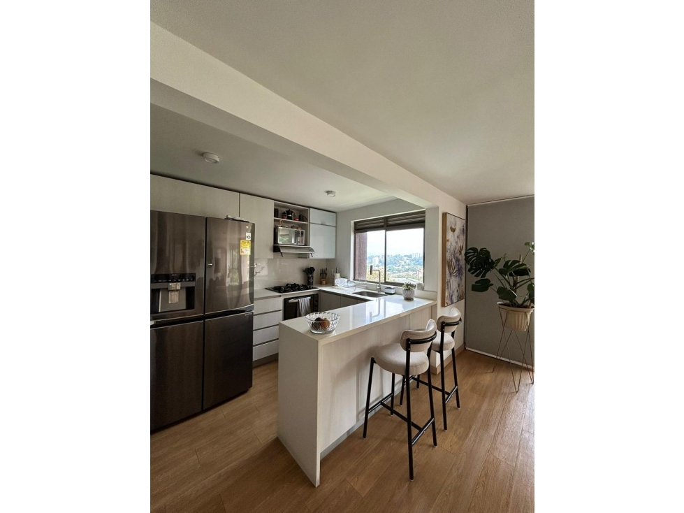 VENTA APARTAMENTO LOMA DE LOS BERNAL — foto 2