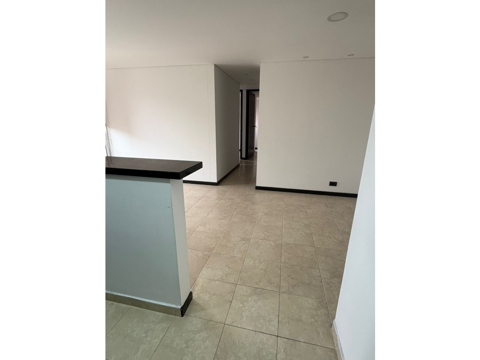 VENTA APARTAMENTO LOMA DE LOS BERNAL — foto 4