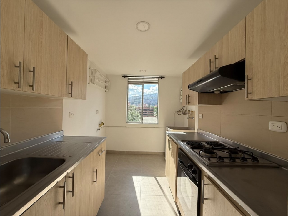 VENTA APARTAMENTO REMODELADO EN LOS COLORES — foto 3
