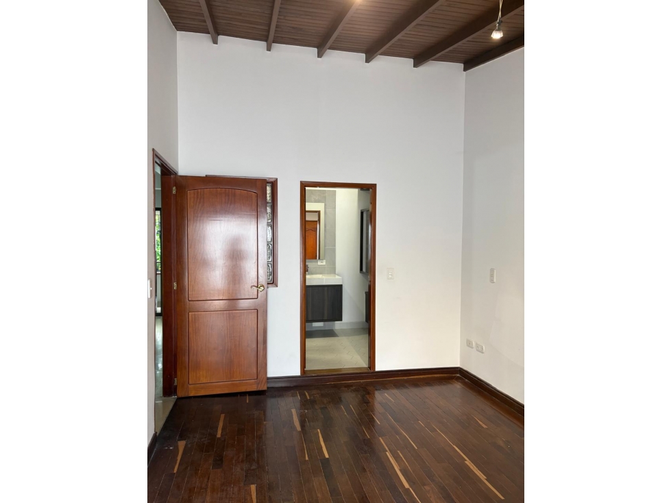 VENTA HERMOSA CASA EN LA CASTELLANA — foto 6