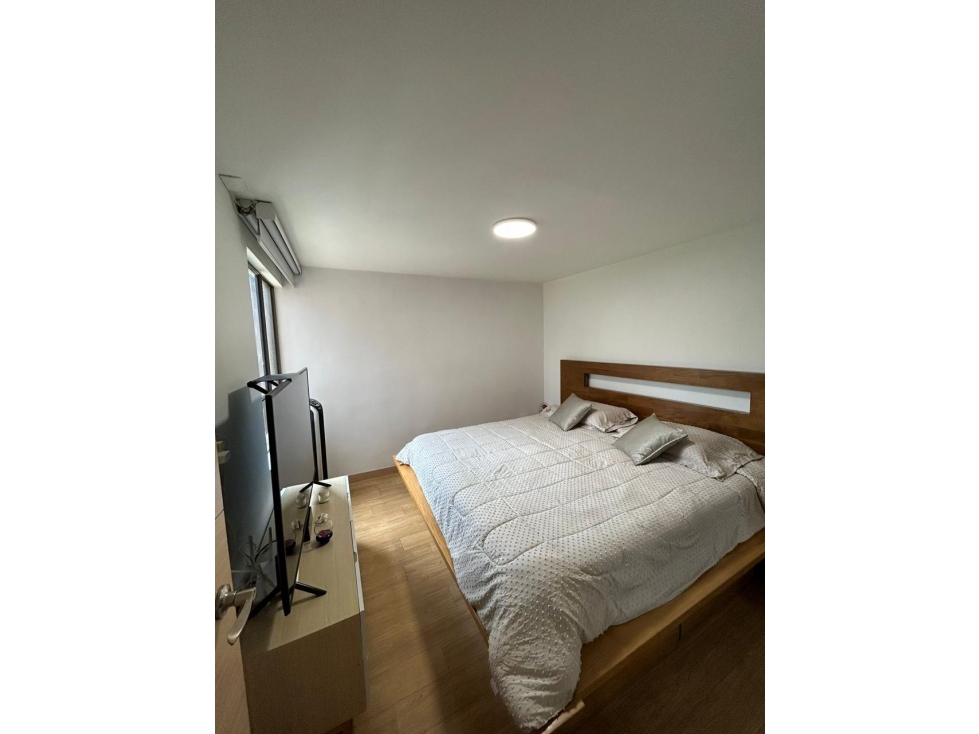 VENTA APARTAMENTO LOMA DE LOS BERNAL — foto 4