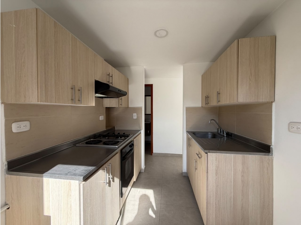 VENTA APARTAMENTO REMODELADO EN LOS COLORES — foto 2