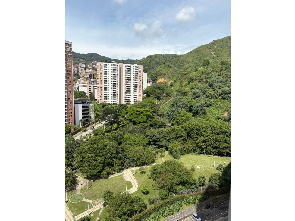 Hermoso Apartamento - Loma de los Bernal