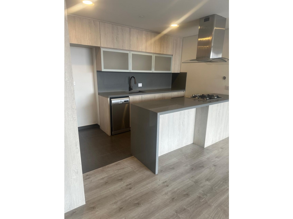 VENTA HERMOSO APARTAMENTO EN EL POBLADO — foto 3