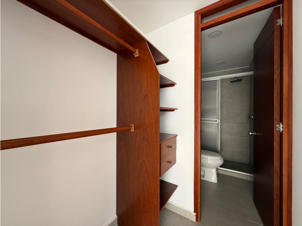 VENTA APARTAMENTO REMODELADO EN LOS COLORES — foto 6
