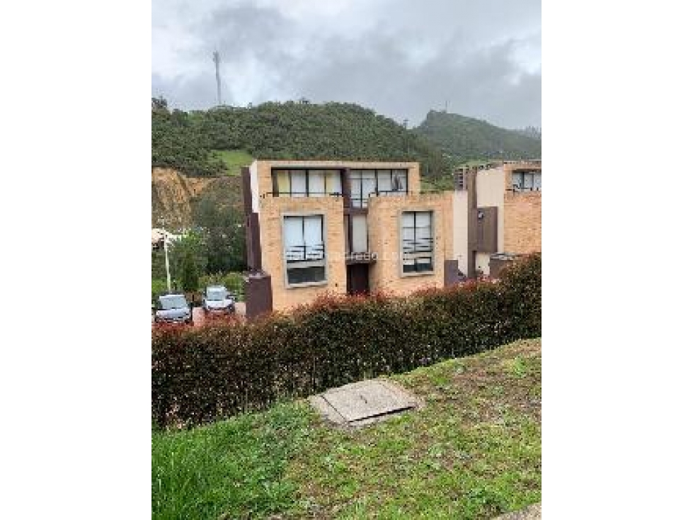 Venta Espectacular Casa La Calera — foto 2