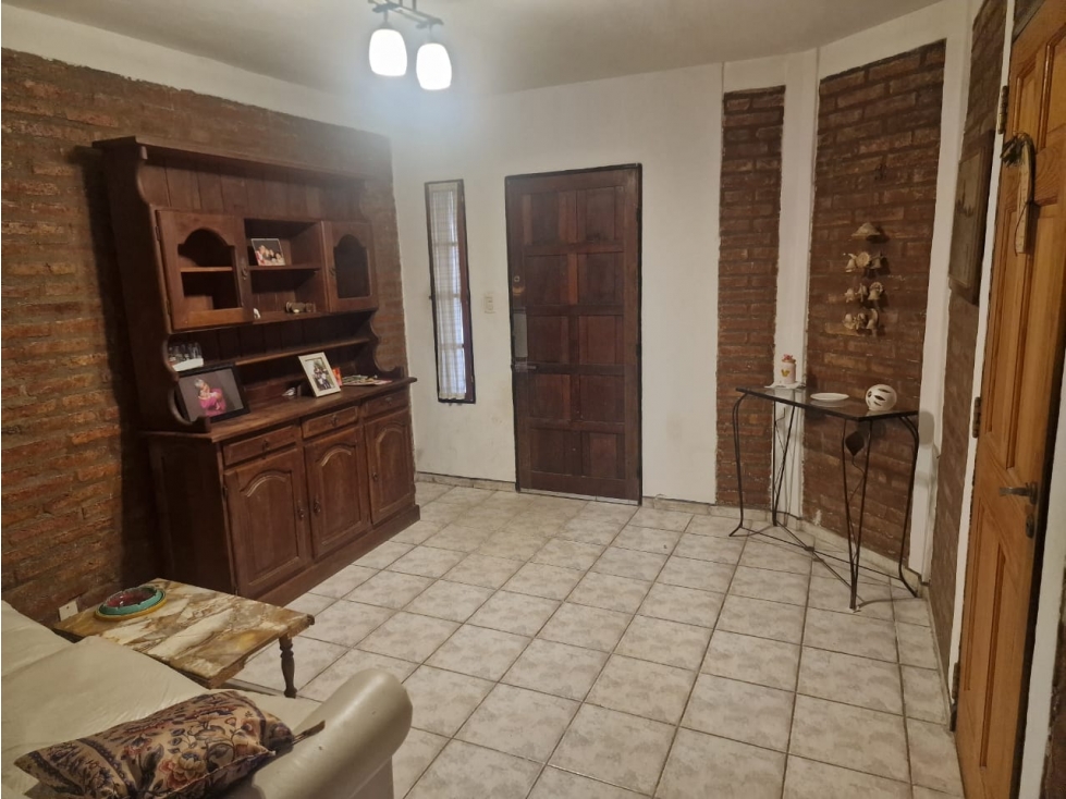 CASA ALTO ALBERDI 4 DORM CON PILETA — foto 4