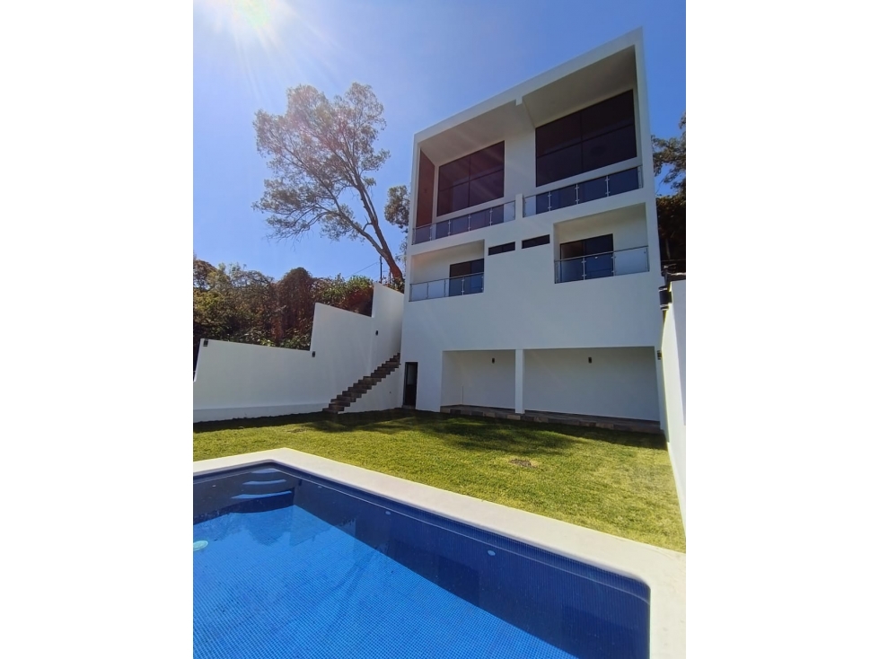 SE VENDE CASA DE ENSUEÑO EN EXCELENTE UBICACION LOMAS TETELA,CUER.