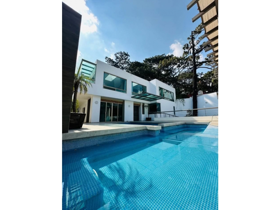 SE VENDE MODERNA RESIDENCIA EN LOMAS DEL TZOMPANTLE,CUERNAVACA