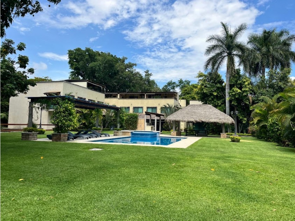 SE VENDE BONITA CASA EN YAUTEPEC,MORELOS.