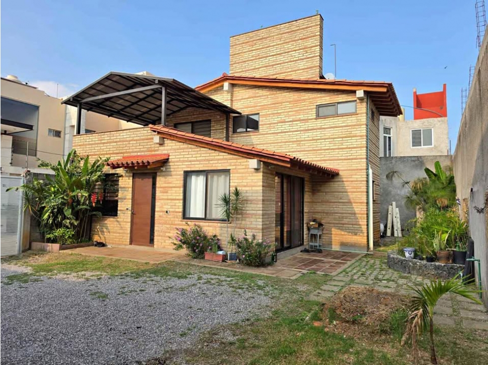 SE VENDE BONITA CASA EN OCOTEPEC,CUERNAVACA. - 1