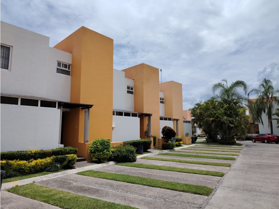 SE VENDE CASA EN RESIDENCIAL OACALCO