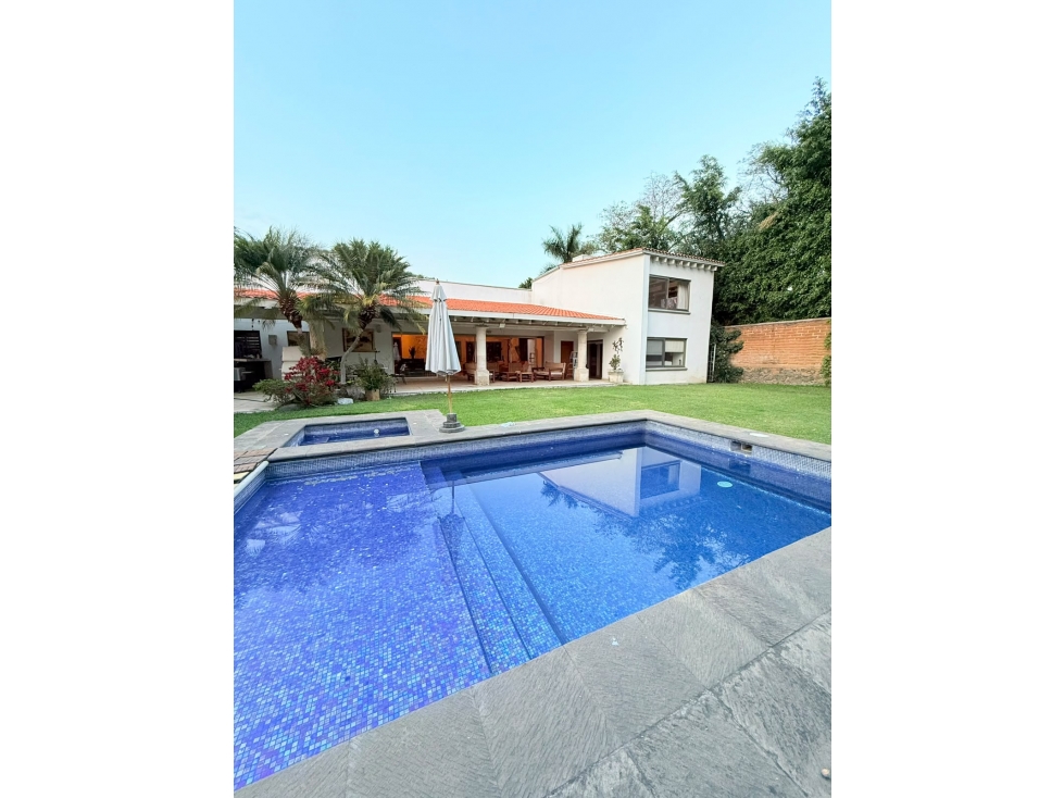 SE VENDE HERMOSA RESIDENCIA EN VISTA HERMOSA,CUERNAVACA.