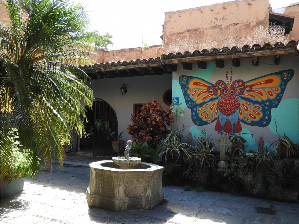 SE VENDE HERMOSA CASA COLONIAL EN EL CENTRO DE CUERNAVACA, MORELOS.