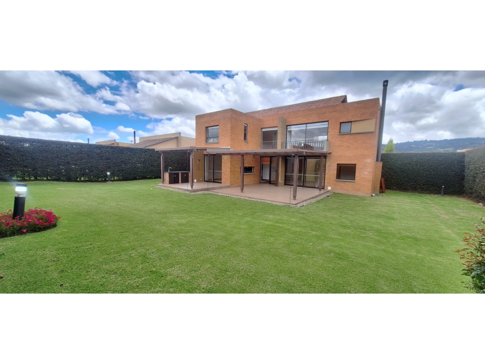 CASA EN ARRIENDO HACIENDA FONTANAR 289M2 - 1