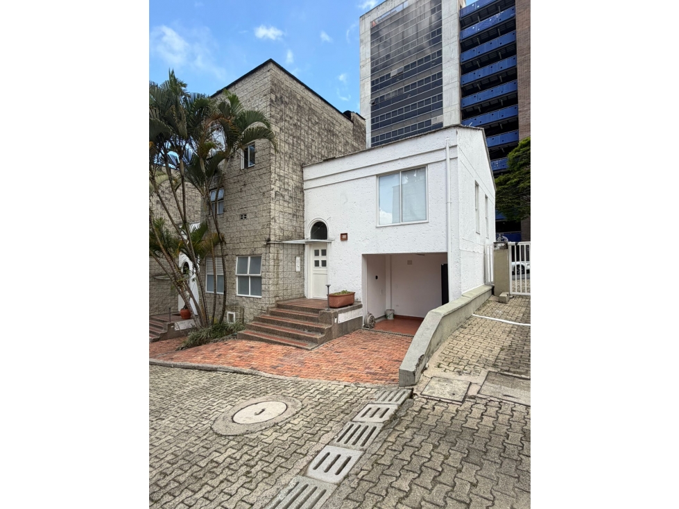 Casa en unidad cerrada El Poblado,amoblada y arrendada,sector U. CES
