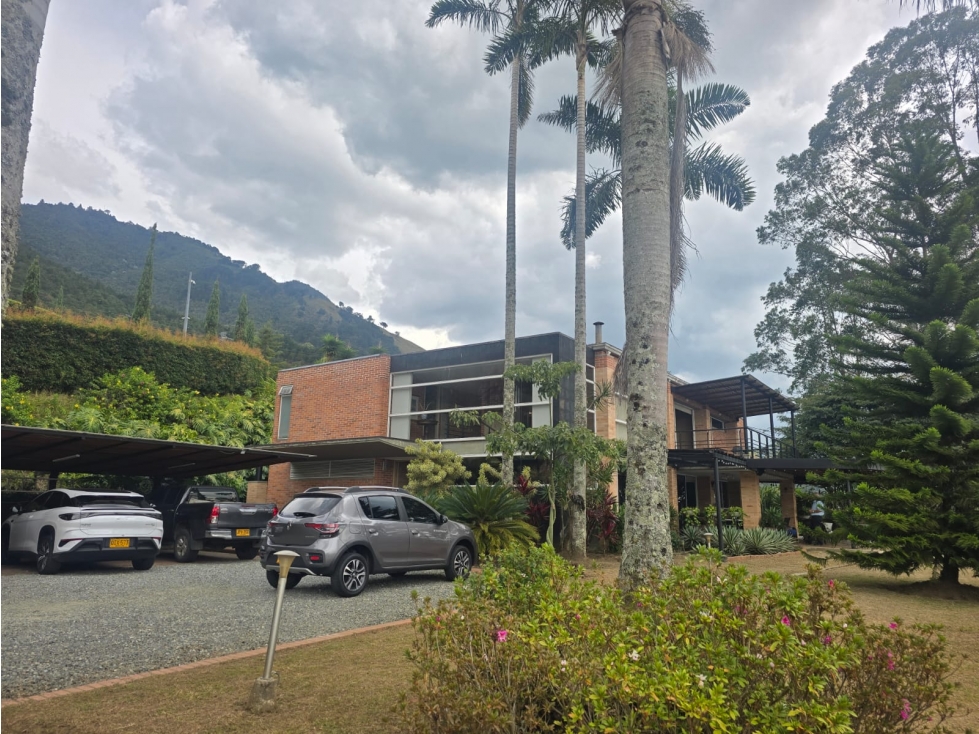 Casa en unidad cerrada en El Poblado, parte baja de Las Palmas