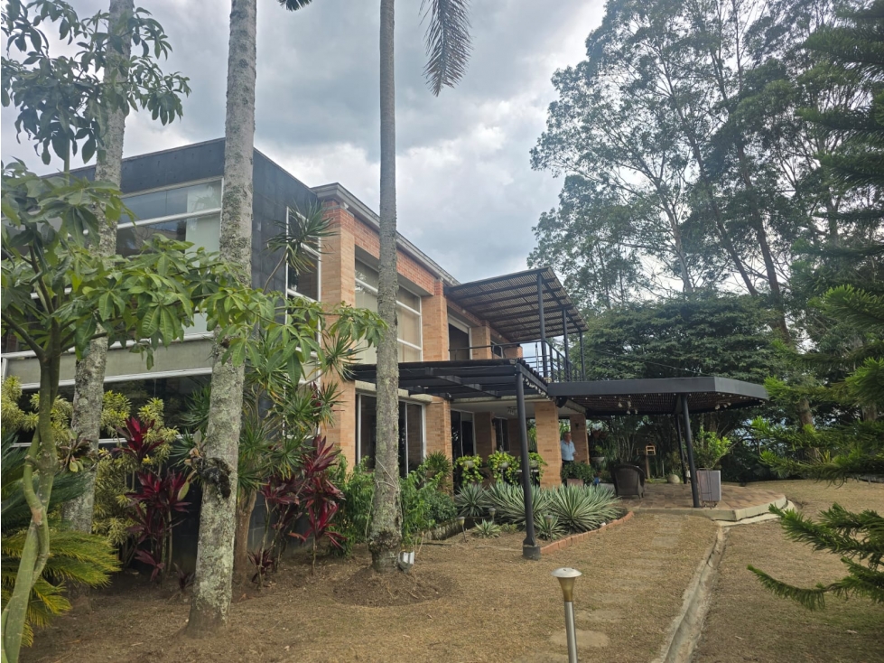 Casa en unidad cerrada en El Poblado, parte baja de Las Palmas — foto 2