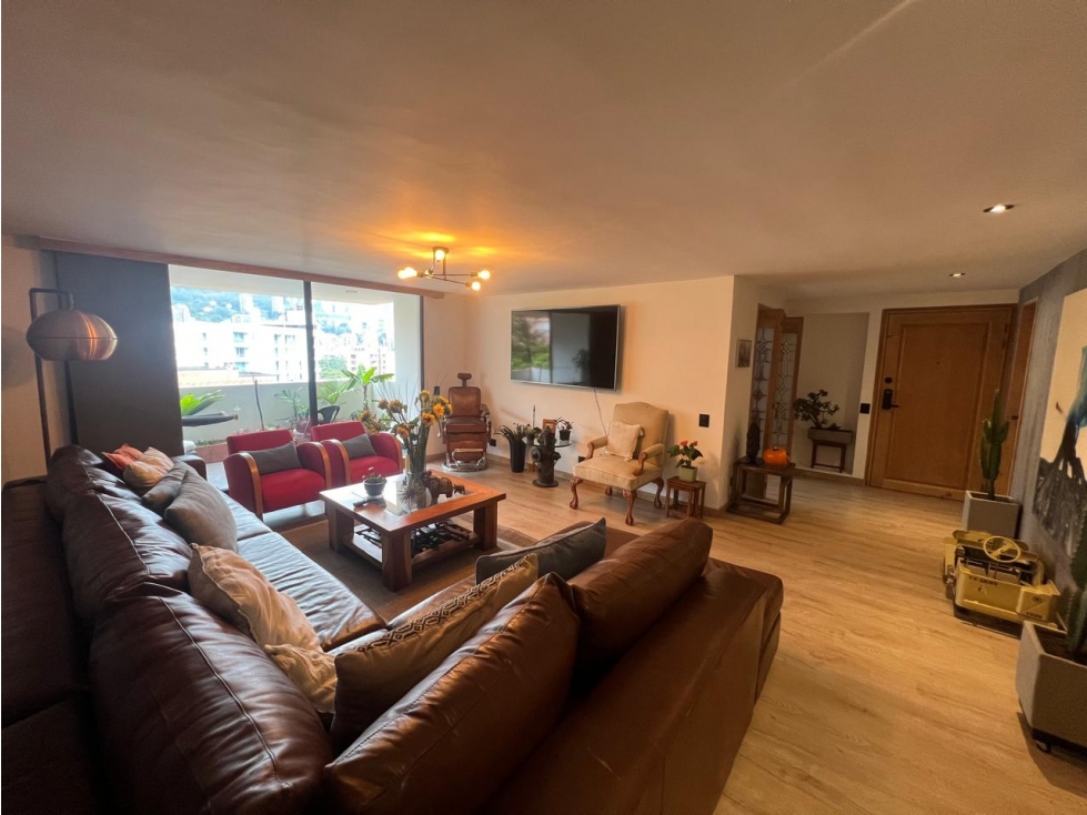 Vendo Apto totalmente remodelado en El Poblado,Las Palmas-Country Club