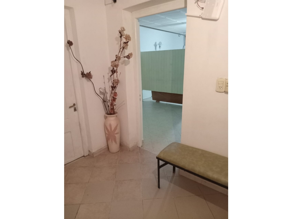 Av. Alberdi 749 - Consultorio / Oficina - 2