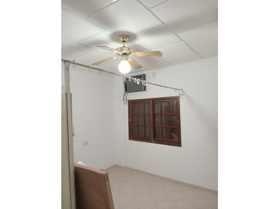 Av. Alberdi 749 - Consultorio / Oficina - 3
