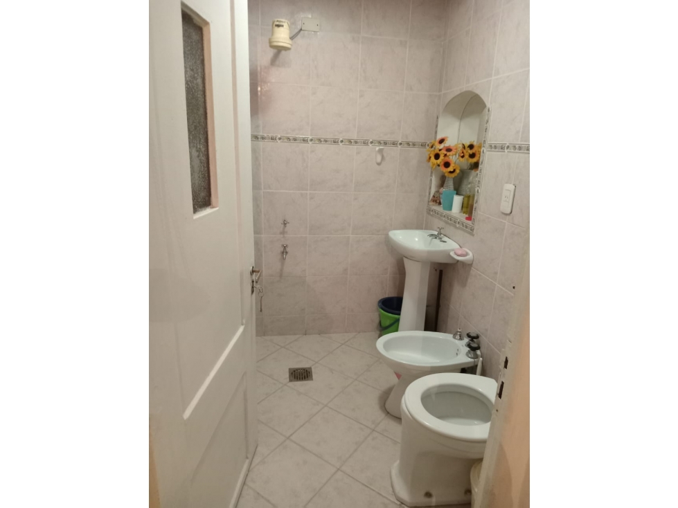 Av. Alberdi 749 - Consultorio / Oficina - 4
