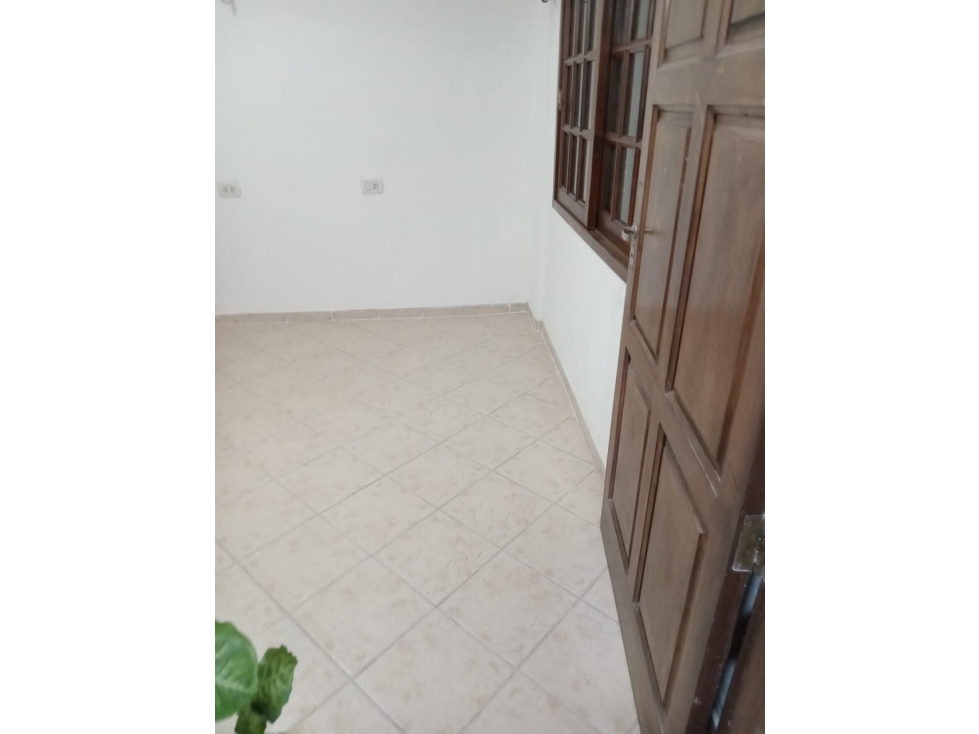 Av. Alberdi 749 - Consultorio / Oficina - 5