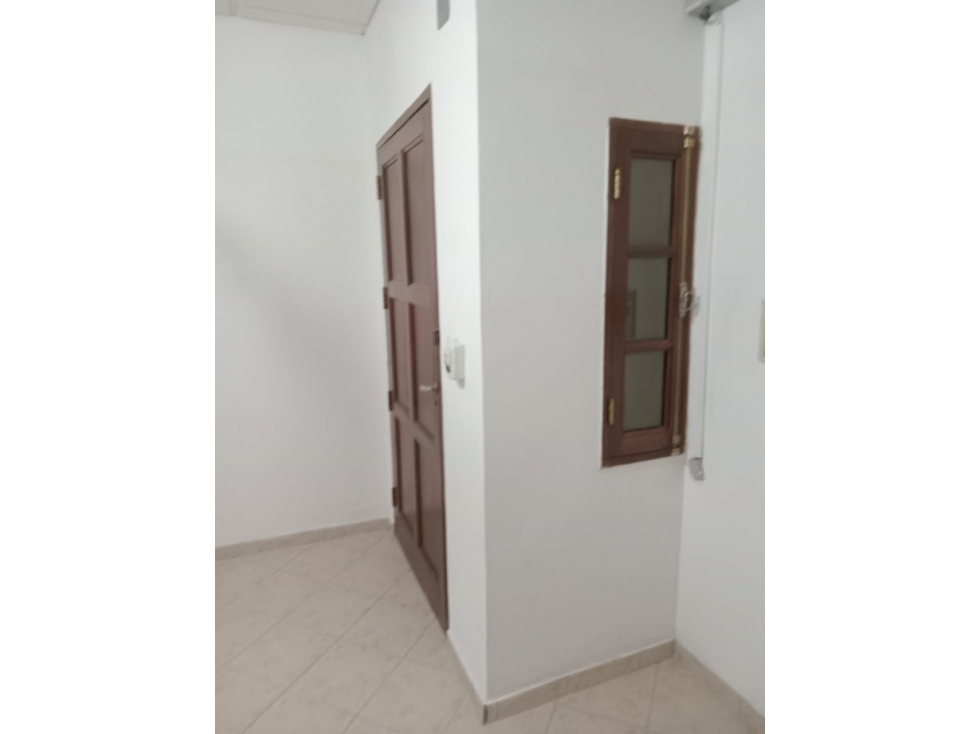 Av. Alberdi 749 - Consultorio / Oficina - 6