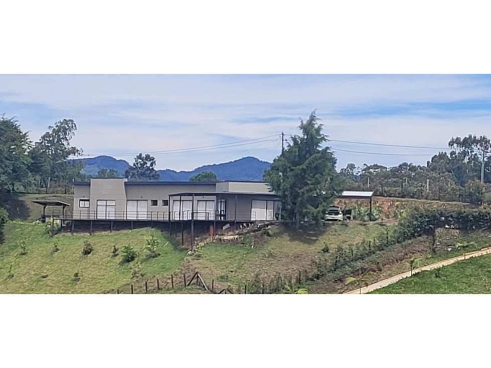 HERMOSA CASA EN SAN ANTONIO DE PEREIRA PARA ESTRENAR
