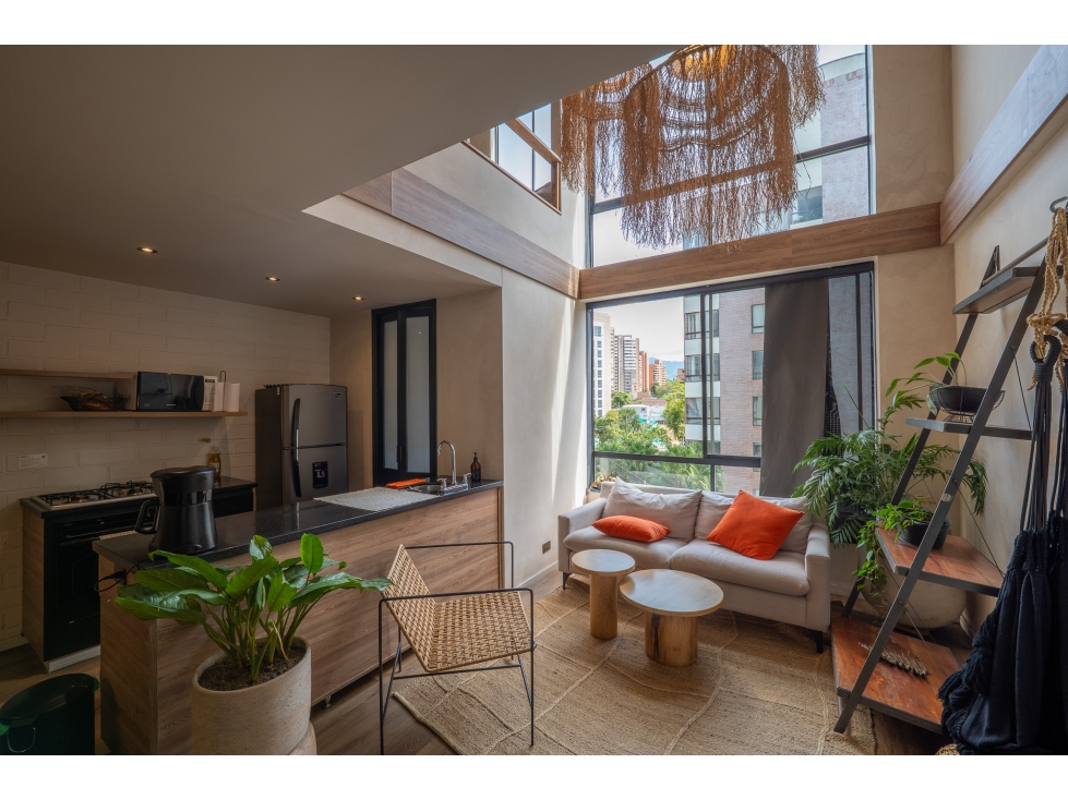 EN VENTA - Apartamento amoblado de dos niveles en Alejandría, Poblado