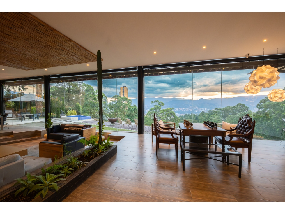 Casa con vista a la ciudad y lote amplio - Las Palmas, Medellin — foto 4