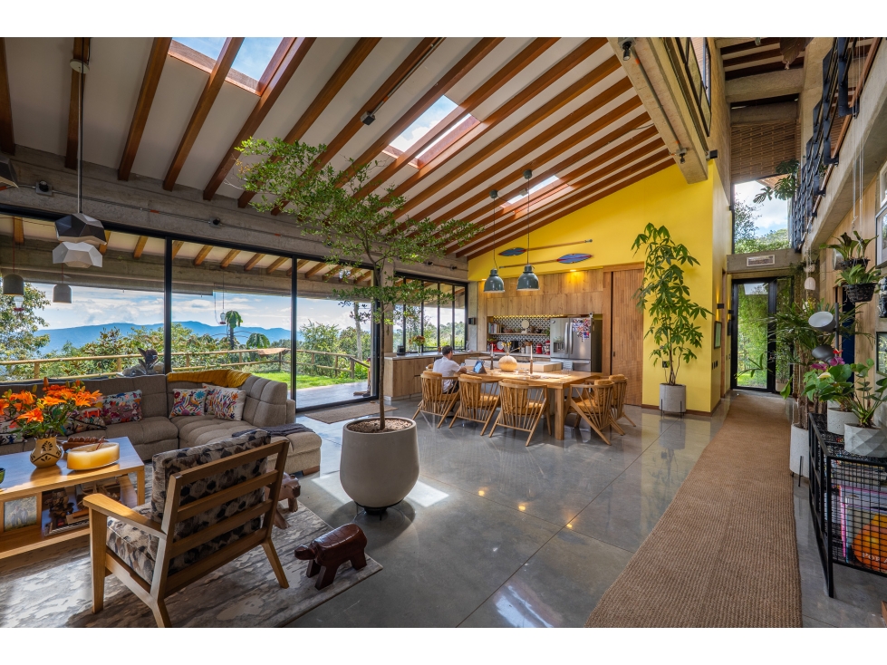 Hermosa Casa EN VENTA en el ESCOBERO con vista a reserva