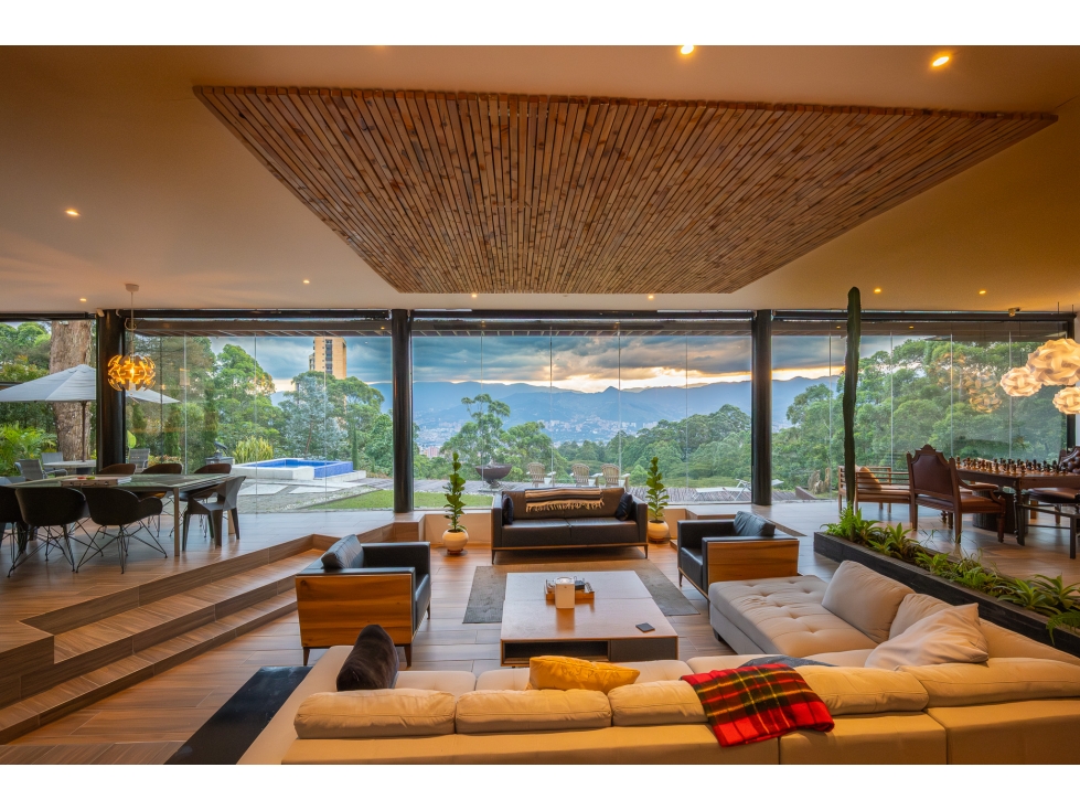 Casa con vista a la ciudad y lote amplio - Las Palmas, Medellin — foto 6