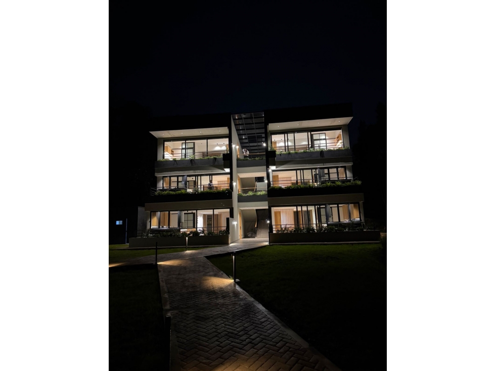Se Vende Lote con Edificación en Envigado, Alto de Palmas-Pantanillo