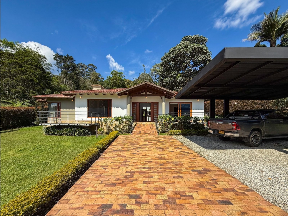 CASA CAMPESTRE EN VENTA, EL RETIRO.